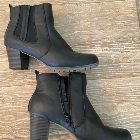 Rieker Black Leather Ankle Boot, size 40 - Picture 7 of 8